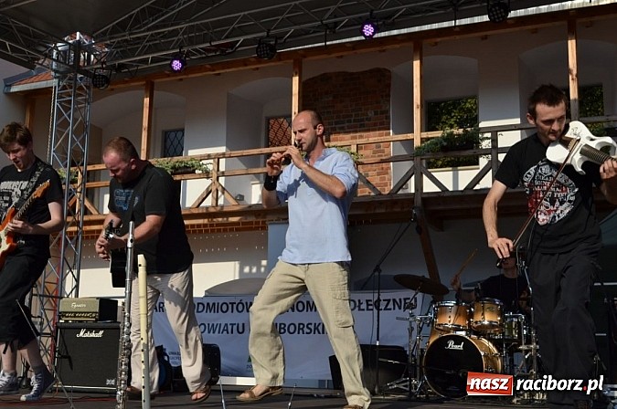 Zdjęcie w galerii na portalu naszraciborz.pl: Folkowa muzyczna podróż na zamku wiadomości z regionu