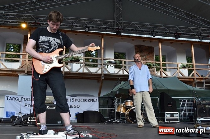 Zdjęcie w galerii na portalu naszraciborz.pl: Folkowa muzyczna podróż na zamku wiadomości z regionu