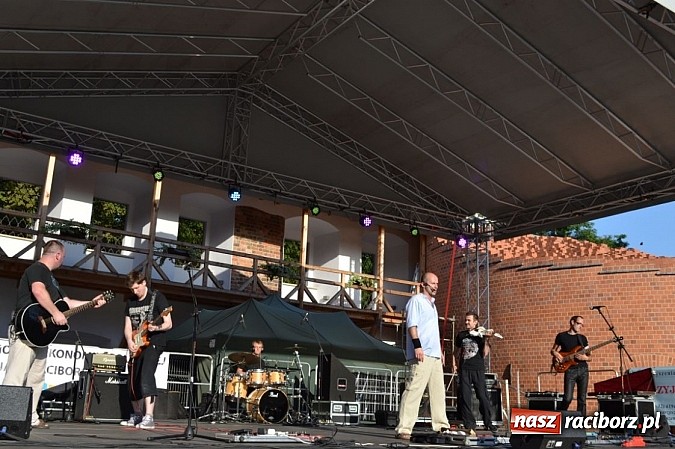 Zdjęcie w galerii na portalu naszraciborz.pl: Folkowa muzyczna podróż na zamku wiadomości z regionu