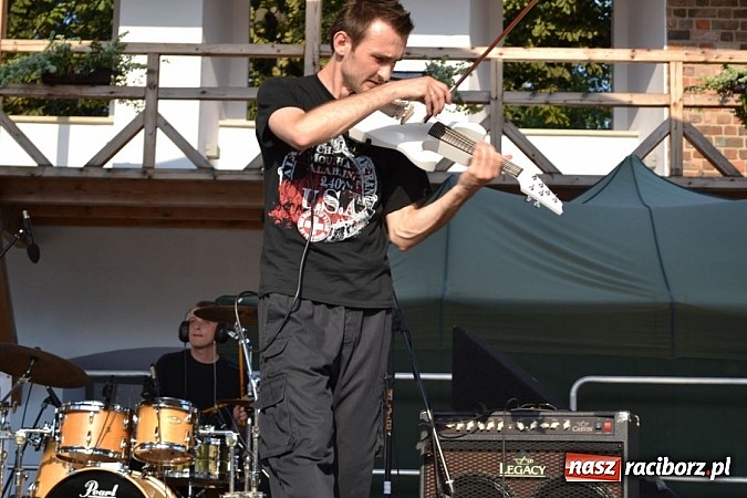 Zdjęcie w galerii na portalu naszraciborz.pl: Folkowa muzyczna podróż na zamku wiadomości z regionu