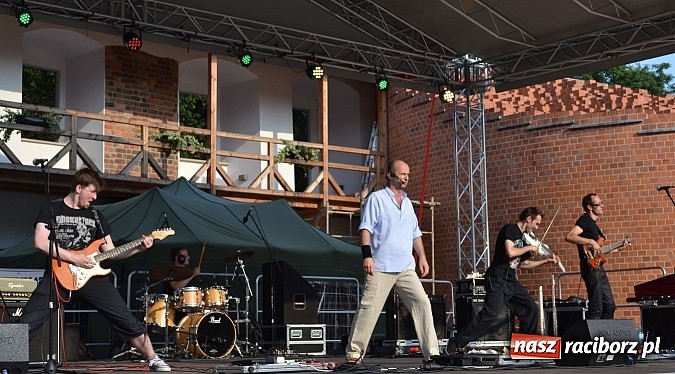 Zdjęcie w galerii na portalu naszraciborz.pl: Folkowa muzyczna podróż na zamku wiadomości z regionu