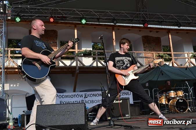 Zdjęcie w galerii na portalu naszraciborz.pl: Folkowa muzyczna podróż na zamku wiadomości z regionu