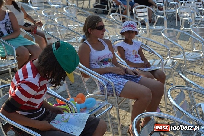 Zdjęcie w galerii na portalu naszraciborz.pl: Folkowa muzyczna podróż na zamku wiadomości z regionu