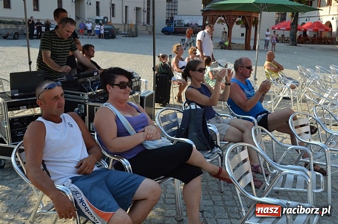 Zdjęcie w galerii na portalu naszraciborz.pl: Folkowa muzyczna podróż na zamku wiadomości z regionu