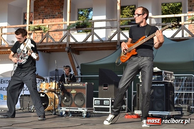 Zdjęcie w galerii na portalu naszraciborz.pl: Folkowa muzyczna podróż na zamku wiadomości z regionu