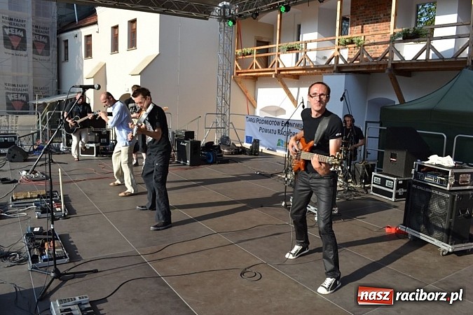 Zdjęcie w galerii na portalu naszraciborz.pl: Folkowa muzyczna podróż na zamku wiadomości z regionu