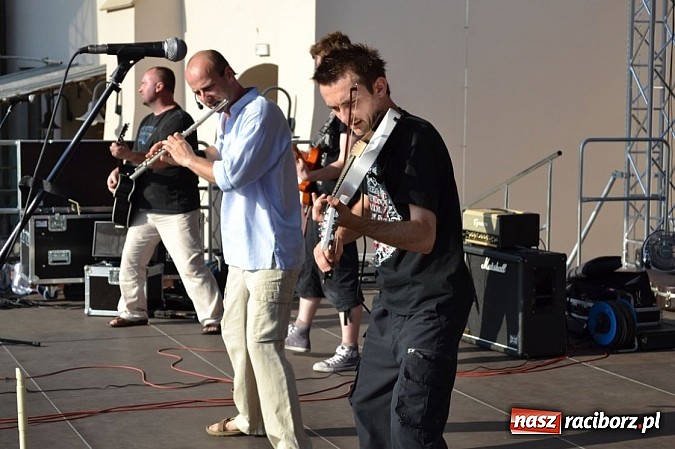 Zdjęcie w galerii na portalu naszraciborz.pl: Folkowa muzyczna podróż na zamku wiadomości z regionu