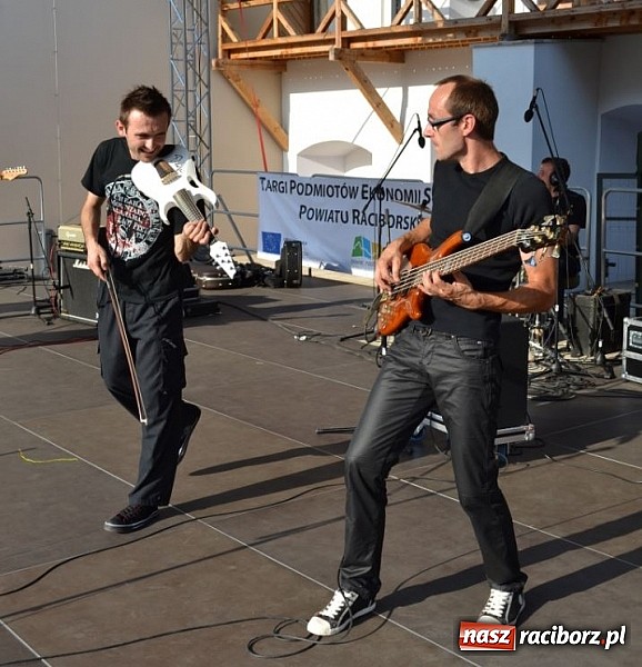 Zdjęcie w galerii na portalu naszraciborz.pl: Folkowa muzyczna podróż na zamku wiadomości z regionu