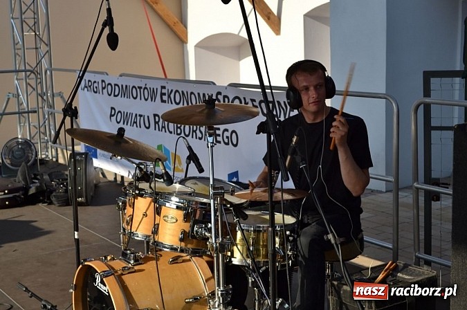 Zdjęcie w galerii na portalu naszraciborz.pl: Folkowa muzyczna podróż na zamku wiadomości z regionu