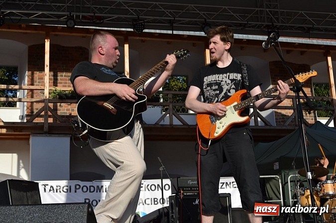 Zdjęcie w galerii na portalu naszraciborz.pl: Folkowa muzyczna podróż na zamku wiadomości z regionu