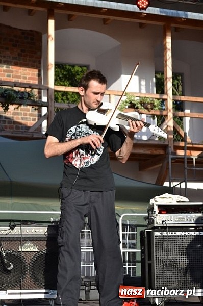 Zdjęcie w galerii na portalu naszraciborz.pl: Folkowa muzyczna podróż na zamku wiadomości z regionu