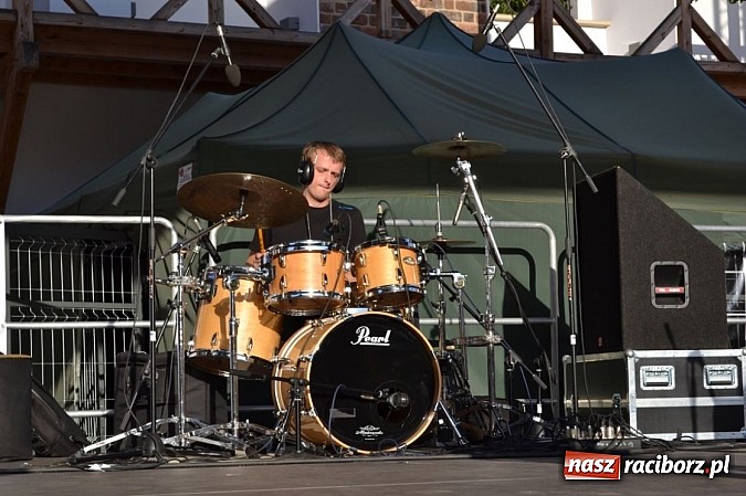 Zdjęcie w galerii na portalu naszraciborz.pl: Folkowa muzyczna podróż na zamku wiadomości z regionu