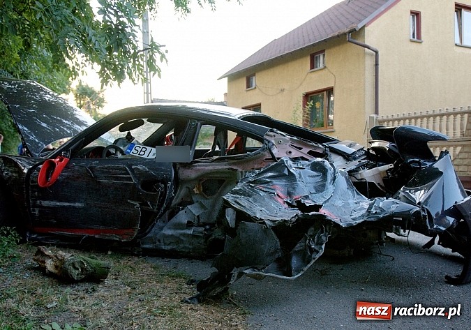 Zdjęcie w galerii na portalu naszraciborz.pl: Porsche 911 w strzępach. Finał podróży pirata wiadomości z regionu