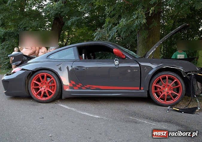 Zdjęcie w galerii na portalu naszraciborz.pl: Porsche 911 w strzępach. Finał podróży pirata wiadomości z regionu
