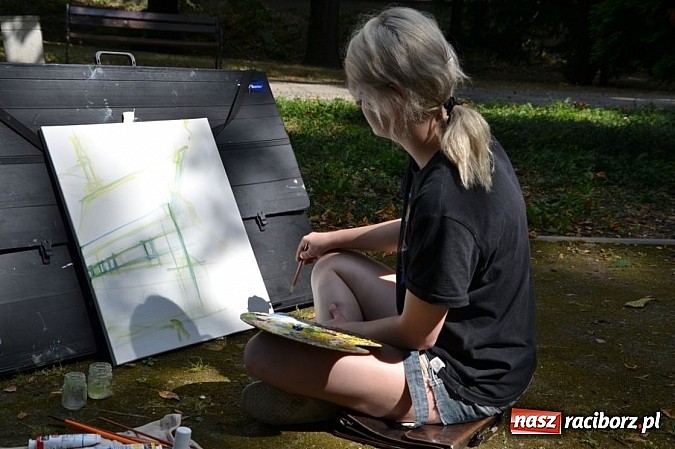 Zdjęcie w galerii na portalu naszraciborz.pl: Dawna siedziba Piastów utrwalana na obrazach wiadomości z regionu