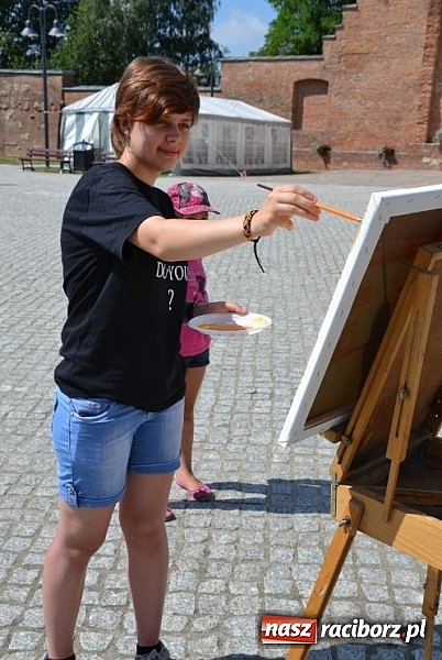 Zdjęcie w galerii na portalu naszraciborz.pl: Dawna siedziba Piastów utrwalana na obrazach wiadomości z regionu
