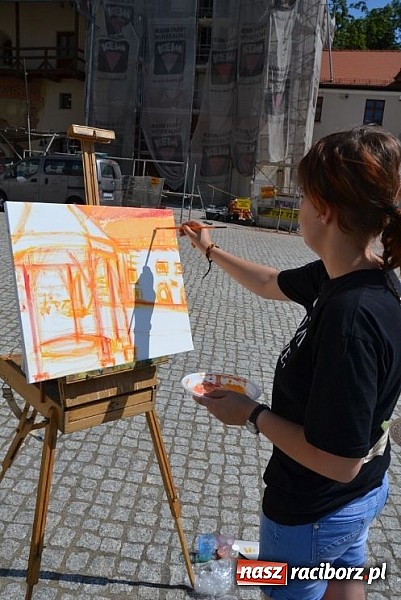 Zdjęcie w galerii na portalu naszraciborz.pl: Dawna siedziba Piastów utrwalana na obrazach wiadomości z regionu