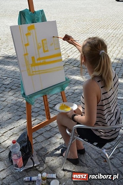 Zdjęcie w galerii na portalu naszraciborz.pl: Dawna siedziba Piastów utrwalana na obrazach wiadomości z regionu