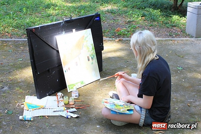 Zdjęcie w galerii na portalu naszraciborz.pl: Dawna siedziba Piastów utrwalana na obrazach wiadomości z regionu