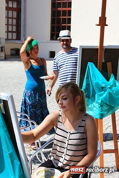 Zdjęcie w galerii na portalu naszraciborz.pl: Dawna siedziba Piastów utrwalana na obrazach wiadomości z regionu