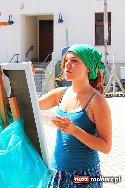 Zdjęcie w galerii na portalu naszraciborz.pl: Dawna siedziba Piastów utrwalana na obrazach wiadomości z regionu