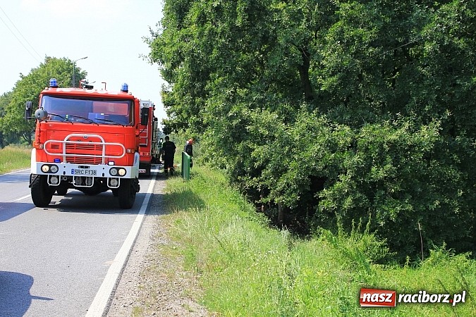 Zdjęcie w galerii na portalu naszraciborz.pl: Kolizja na feralnym zakręcie w Markowicach. Małżeństwo z dzieckiem w szpitalu wiadomości z regionu