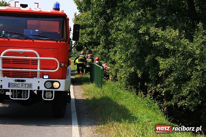 Zdjęcie w galerii na portalu naszraciborz.pl: Kolizja na feralnym zakręcie w Markowicach. Małżeństwo z dzieckiem w szpitalu wiadomości z regionu