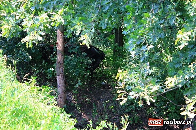 Zdjęcie w galerii na portalu naszraciborz.pl: Kolizja na feralnym zakręcie w Markowicach. Małżeństwo z dzieckiem w szpitalu wiadomości z regionu