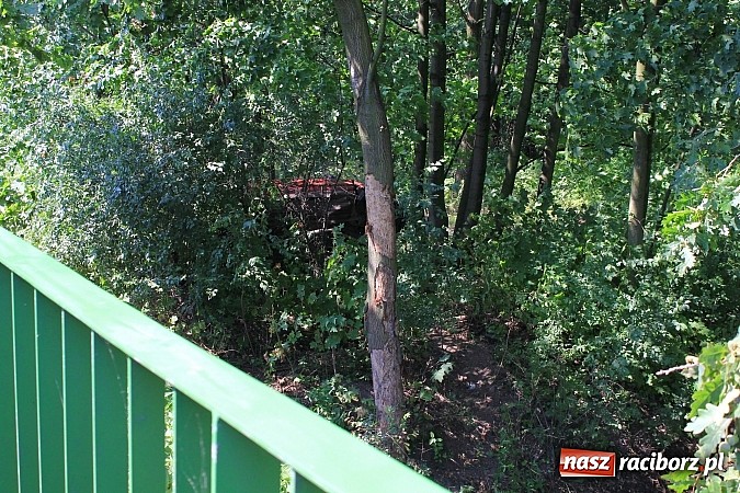 Zdjęcie w galerii na portalu naszraciborz.pl: Kolizja na feralnym zakręcie w Markowicach. Małżeństwo z dzieckiem w szpitalu wiadomości z regionu