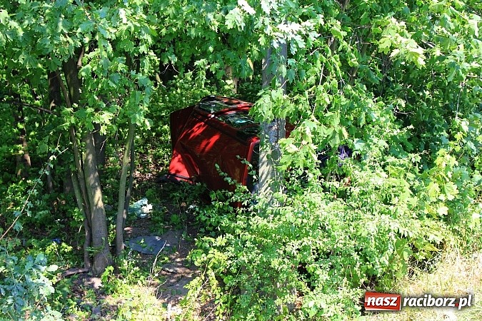 Zdjęcie w galerii na portalu naszraciborz.pl: Kolizja na feralnym zakręcie w Markowicach. Małżeństwo z dzieckiem w szpitalu wiadomości z regionu