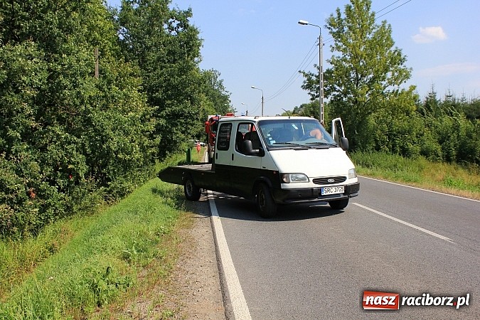 Zdjęcie w galerii na portalu naszraciborz.pl: Kolizja na feralnym zakręcie w Markowicach. Małżeństwo z dzieckiem w szpitalu wiadomości z regionu