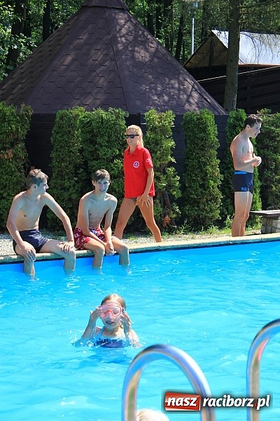 Zdjęcie w galerii na portalu naszraciborz.pl: Leśna Polana: Skok do wody dla ochłody wiadomości z regionu