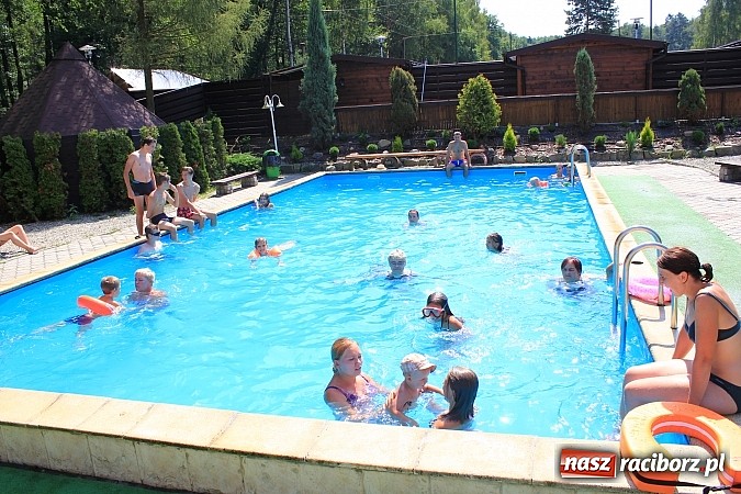 Zdjęcie w galerii na portalu naszraciborz.pl: Leśna Polana: Skok do wody dla ochłody wiadomości z regionu