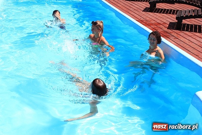Zdjęcie w galerii na portalu naszraciborz.pl: Leśna Polana: Skok do wody dla ochłody wiadomości z regionu