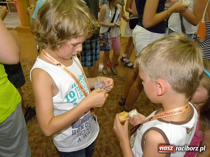 Zdjęcie w galerii na portalu naszraciborz.pl: Lato w bibliotece - w krainie Złotego Smoka wiadomości z regionu
