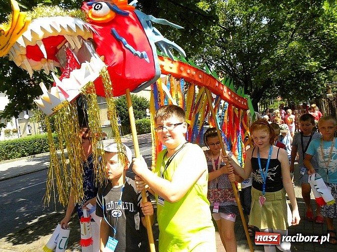 Zdjęcie w galerii na portalu naszraciborz.pl: Lato w bibliotece - w krainie Złotego Smoka wiadomości z regionu