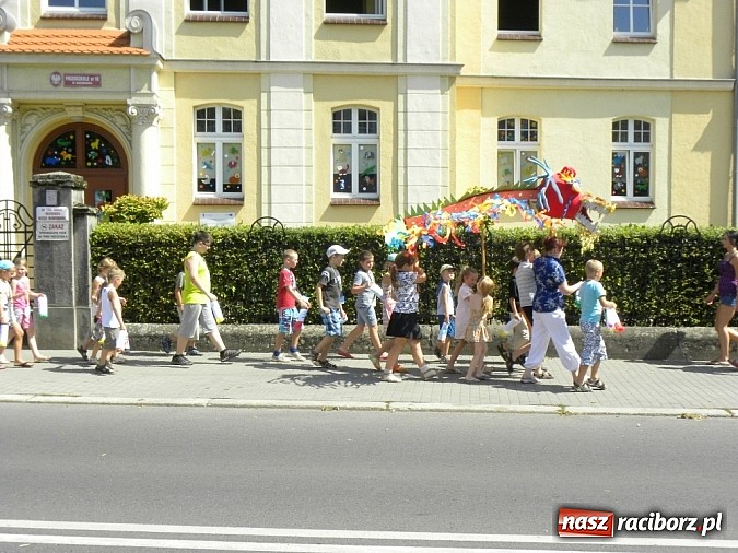 Zdjęcie w galerii na portalu naszraciborz.pl: Lato w bibliotece - w krainie Złotego Smoka wiadomości z regionu