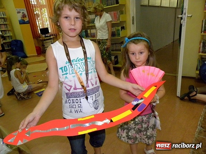 Zdjęcie w galerii na portalu naszraciborz.pl: Lato w bibliotece - w krainie Złotego Smoka wiadomości z regionu