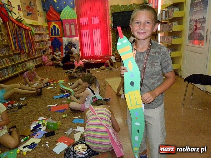 Zdjęcie w galerii na portalu naszraciborz.pl: Lato w bibliotece - w krainie Złotego Smoka wiadomości z regionu