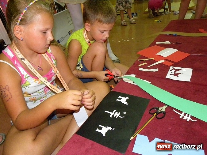 Zdjęcie w galerii na portalu naszraciborz.pl: Lato w bibliotece - w krainie Złotego Smoka wiadomości z regionu