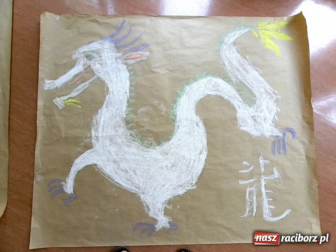 Zdjęcie w galerii na portalu naszraciborz.pl: Lato w bibliotece - w krainie Złotego Smoka wiadomości z regionu