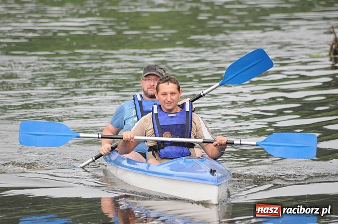 Zdjęcie w galerii na portalu naszraciborz.pl: Zabrakło miejsc w kajakach i pontonach. Miting wodniacki Morawskich Wrót wiadomości z regionu
