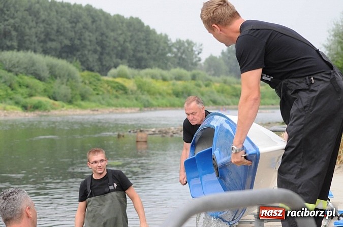 Zdjęcie w galerii na portalu naszraciborz.pl: Zabrakło miejsc w kajakach i pontonach. Miting wodniacki Morawskich Wrót wiadomości z regionu