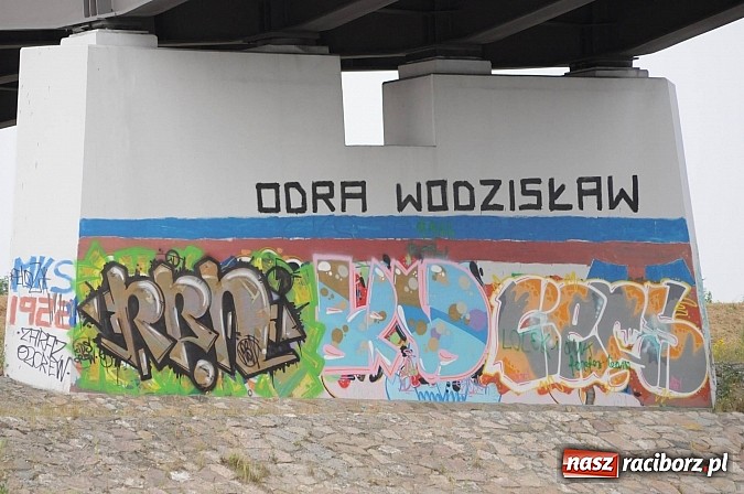 Zdjęcie w galerii na portalu naszraciborz.pl: Zabrakło miejsc w kajakach i pontonach. Miting wodniacki Morawskich Wrót wiadomości z regionu