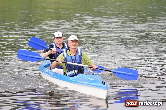 Zdjęcie w galerii na portalu naszraciborz.pl: Zabrakło miejsc w kajakach i pontonach. Miting wodniacki Morawskich Wrót wiadomości z regionu
