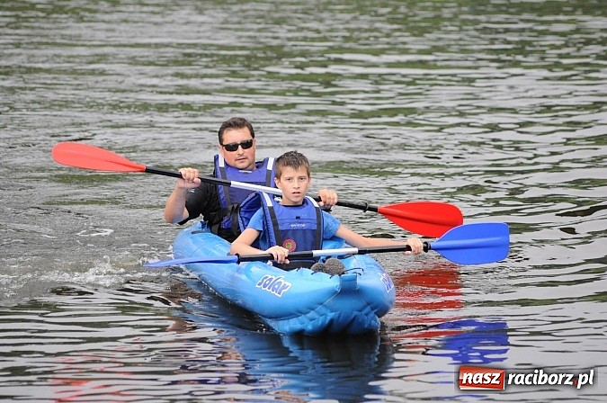 Zdjęcie w galerii na portalu naszraciborz.pl: Zabrakło miejsc w kajakach i pontonach. Miting wodniacki Morawskich Wrót wiadomości z regionu