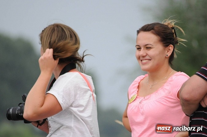Zdjęcie w galerii na portalu naszraciborz.pl: Zabrakło miejsc w kajakach i pontonach. Miting wodniacki Morawskich Wrót wiadomości z regionu