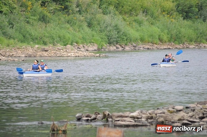Zdjęcie w galerii na portalu naszraciborz.pl: Zabrakło miejsc w kajakach i pontonach. Miting wodniacki Morawskich Wrót wiadomości z regionu
