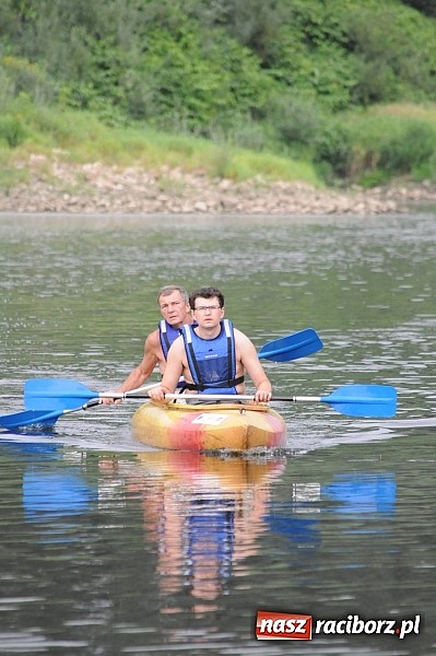 Zdjęcie w galerii na portalu naszraciborz.pl: Zabrakło miejsc w kajakach i pontonach. Miting wodniacki Morawskich Wrót wiadomości z regionu