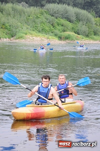 Zdjęcie w galerii na portalu naszraciborz.pl: Zabrakło miejsc w kajakach i pontonach. Miting wodniacki Morawskich Wrót wiadomości z regionu
